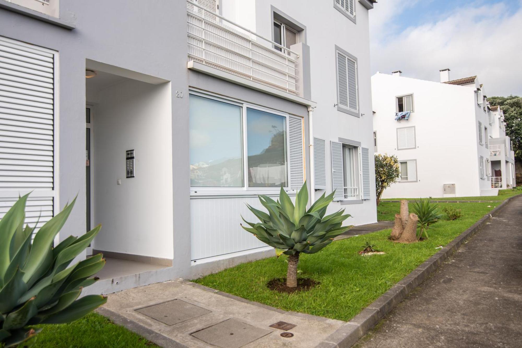 P&H Holiday Beach Apt Πόντα Ντελγκάντα Εξωτερικό φωτογραφία